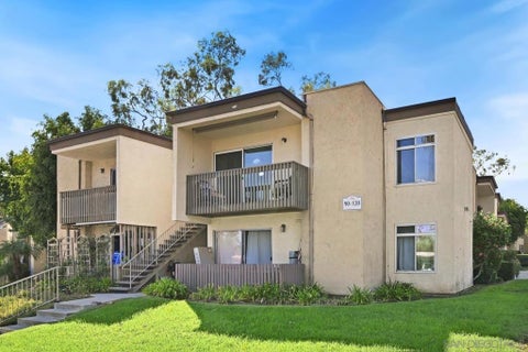 Photo of 432 Edgehill Ln. LN #120, Oceanside, CA 92054 (MLS # 260024985SD)