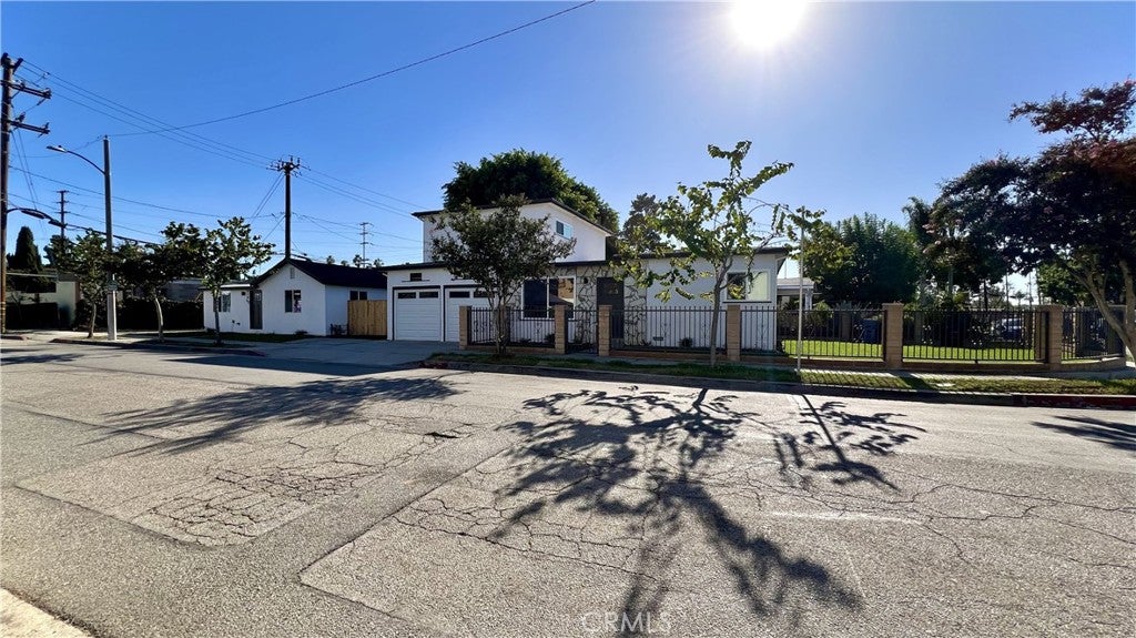 918 E 68th Street