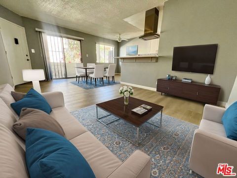 Photo of 1426 S Orange Grove Avenue #7, Los Angeles, CA 90019 (MLS # 26675783)