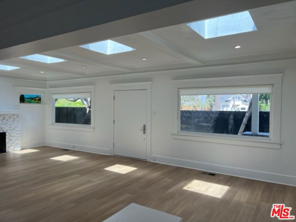 828 Venice Boulevard