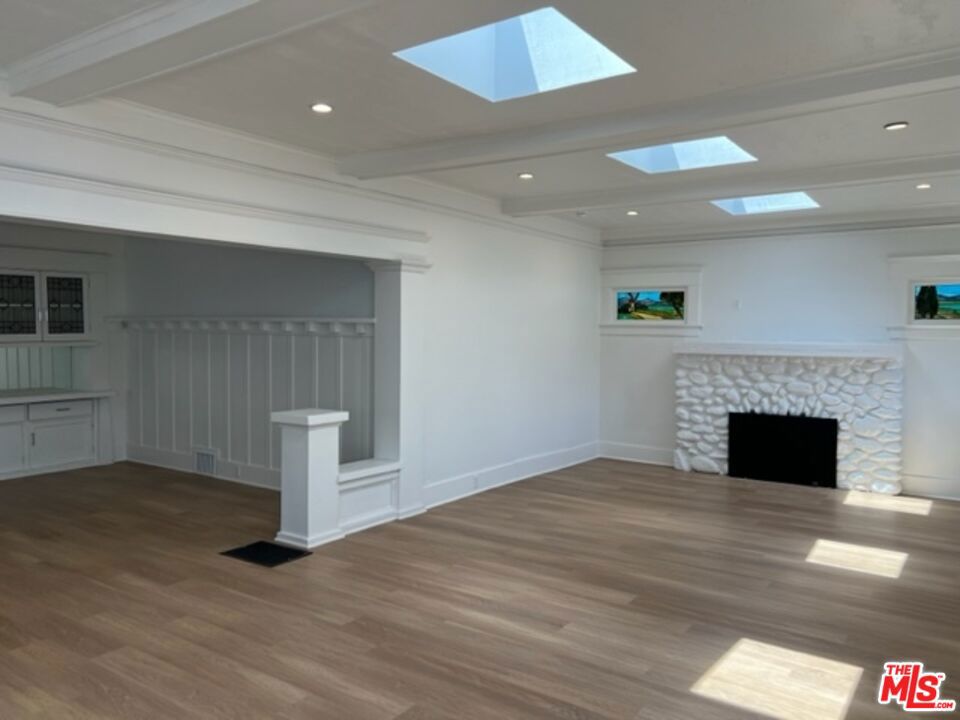828 Venice Boulevard