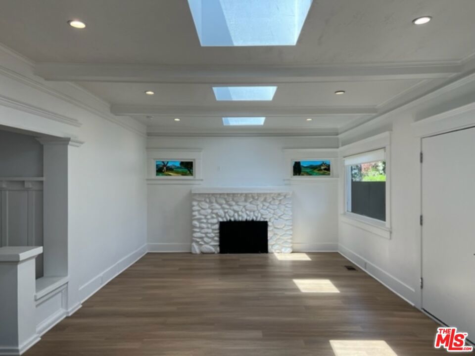 828 Venice Boulevard