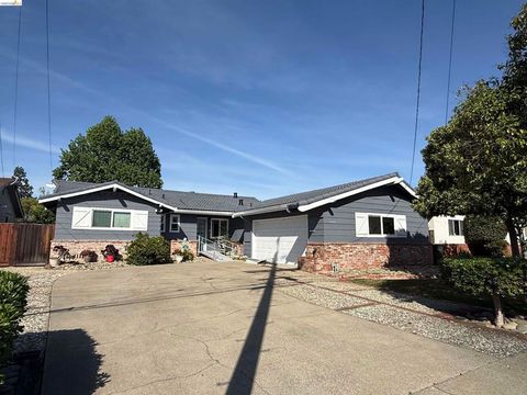Photo of 1004 Almond St St, Antioch, CA 94509 (MLS # 41128477)