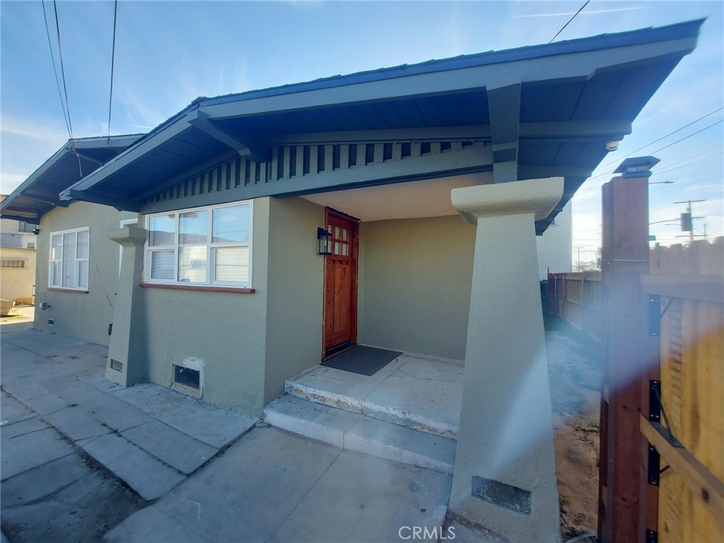 1012 E 10th Street