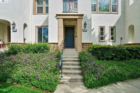 Photo of 118 Selby Ln Ln #4, Livermore, CA 94551 (MLS # 41129495)