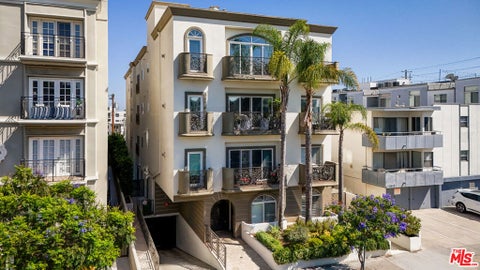 Tiny photo for 11840 Dorothy Street #302, Los Angeles, CA 90049 (MLS # 26999817)