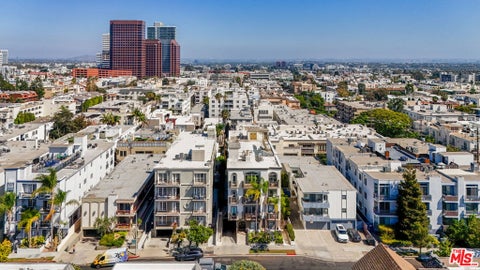 Tiny photo for 11840 Dorothy Street #302, Los Angeles, CA 90049 (MLS # 26999817)