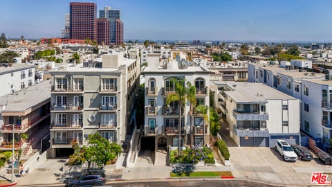 Tiny photo for 11840 Dorothy Street #302, Los Angeles, CA 90049 (MLS # 26999817)