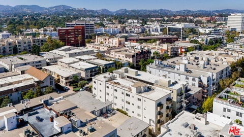 Tiny photo for 11840 Dorothy Street #302, Los Angeles, CA 90049 (MLS # 26999817)