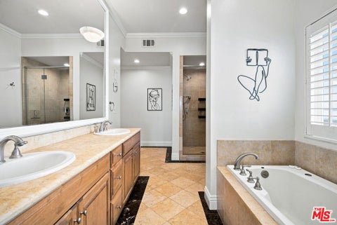 Tiny photo for 11840 Dorothy Street #302, Los Angeles, CA 90049 (MLS # 26999817)