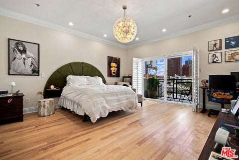 Tiny photo for 11840 Dorothy Street #302, Los Angeles, CA 90049 (MLS # 26999817)