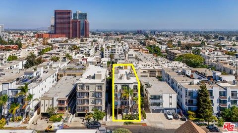Tiny photo for 11840 Dorothy Street #302, Los Angeles, CA 90049 (MLS # 26999817)