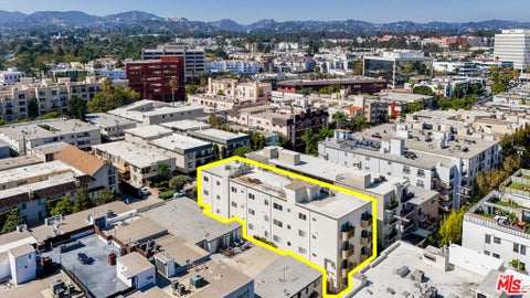 Tiny photo for 11840 Dorothy Street #302, Los Angeles, CA 90049 (MLS # 26999817)