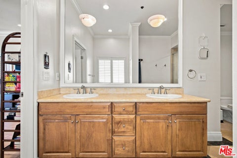Tiny photo for 11840 Dorothy Street #302, Los Angeles, CA 90049 (MLS # 26999817)