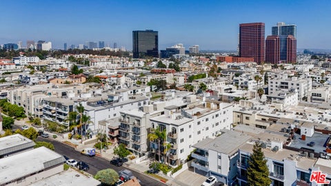 Tiny photo for 11840 Dorothy Street #302, Los Angeles, CA 90049 (MLS # 26999817)