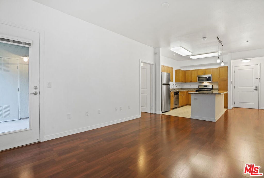 100 S Alameda Street 115