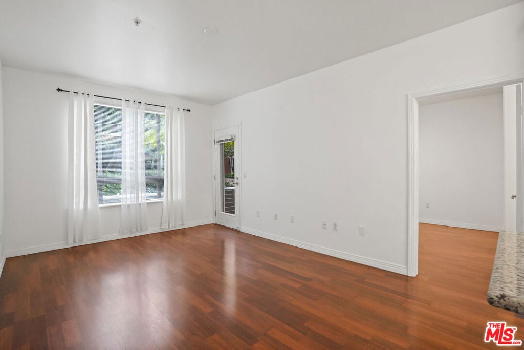 100 S Alameda Street 115