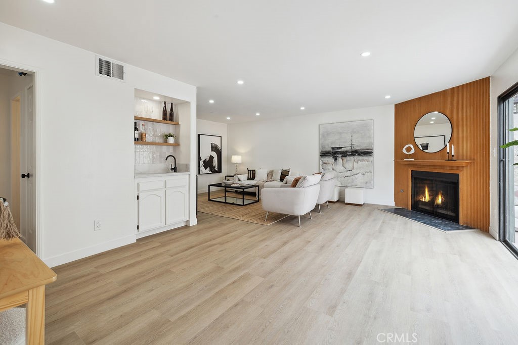 6101 Fulton Avenue 8