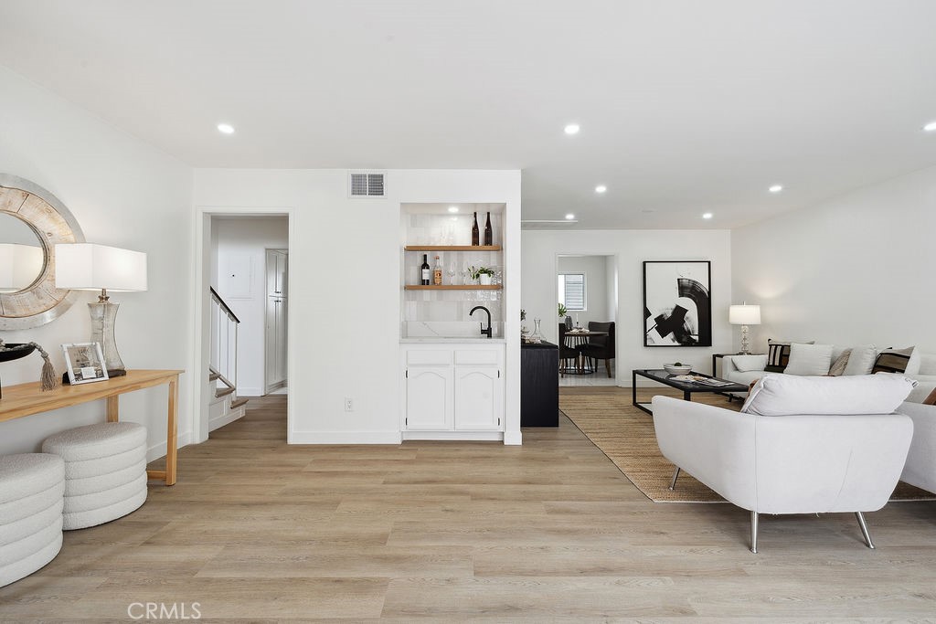 6101 Fulton Avenue 8
