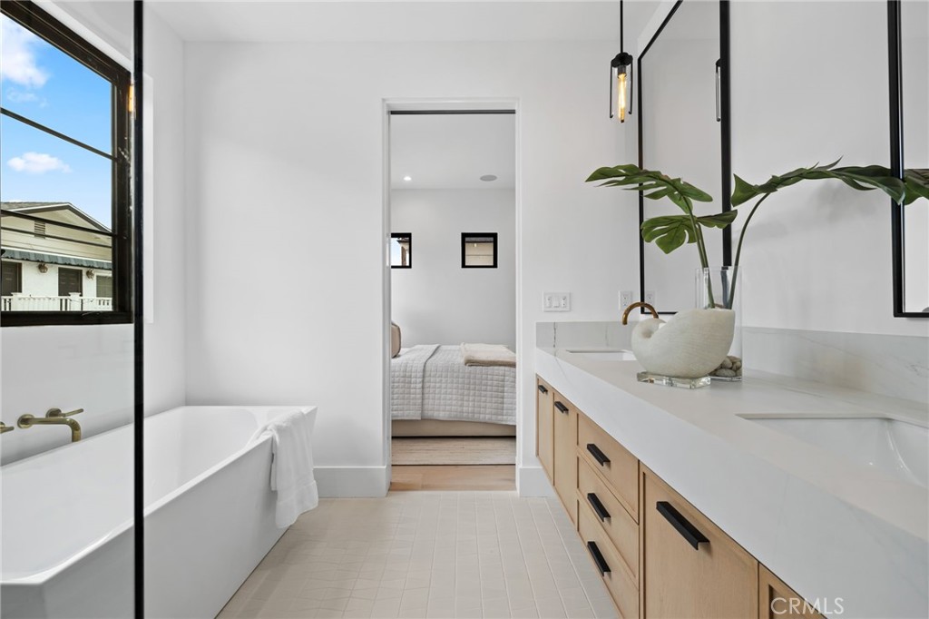 Corona del Mar South of PCH (CDMS) - Residential