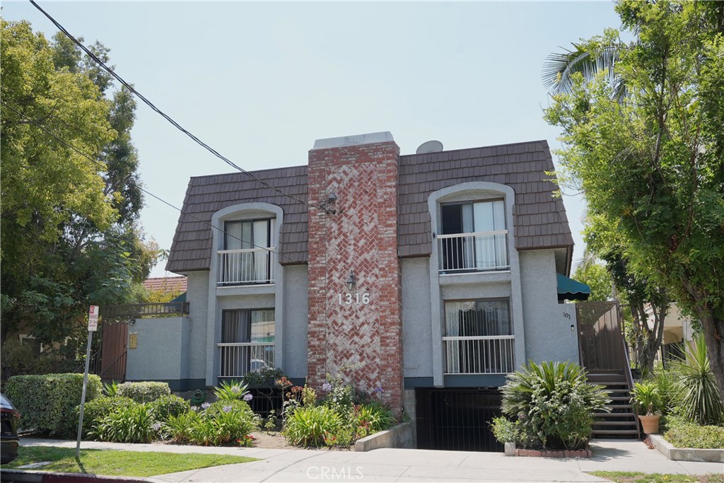 Beautifully maintained 3 bed, 3 bath front corner unit townhouse in a quiet 6-unit complex.
The first floor, staircase, and hallway showcase rich real wood flooring, while the kitchen and all bathrooms feature elegant tile. The downstairs den with a closet can be used as a third bedroom or home office. Upstairs laundry closet adds everyday convenience