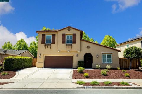 Photo of 5608 Ashbourne Way Way, Antioch, CA 94531 (MLS # 41130895)