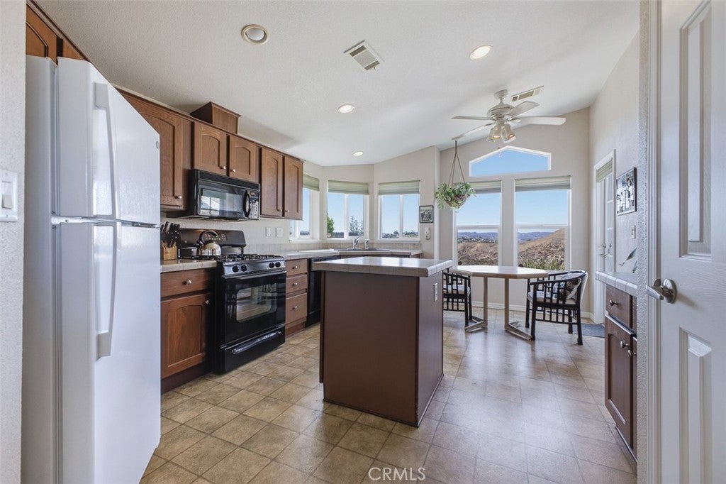 23777 Mulholland Highway 61