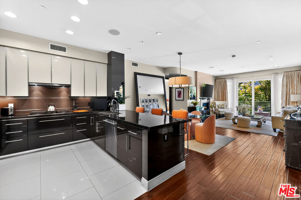 1318 S Roxbury Drive 314
