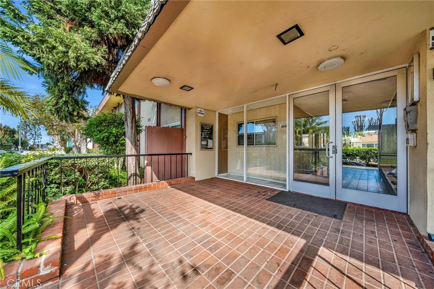 Beautifully updated bottom-level unit in the highly desirable Clair Del community. This remodeled 2 bed, 2 bath, 779 sq ft condo features new flooring, fresh paint, updated fixtures, and a remodeled kitchen with clean, modern finishes. The open layout offers comfortable living and great natural light throughout. Enjoy a well-maintained community in a prime Long Beach location close to shopping, dining, parks, and freeway access. Move-in ready and perfect for first-time buyers.