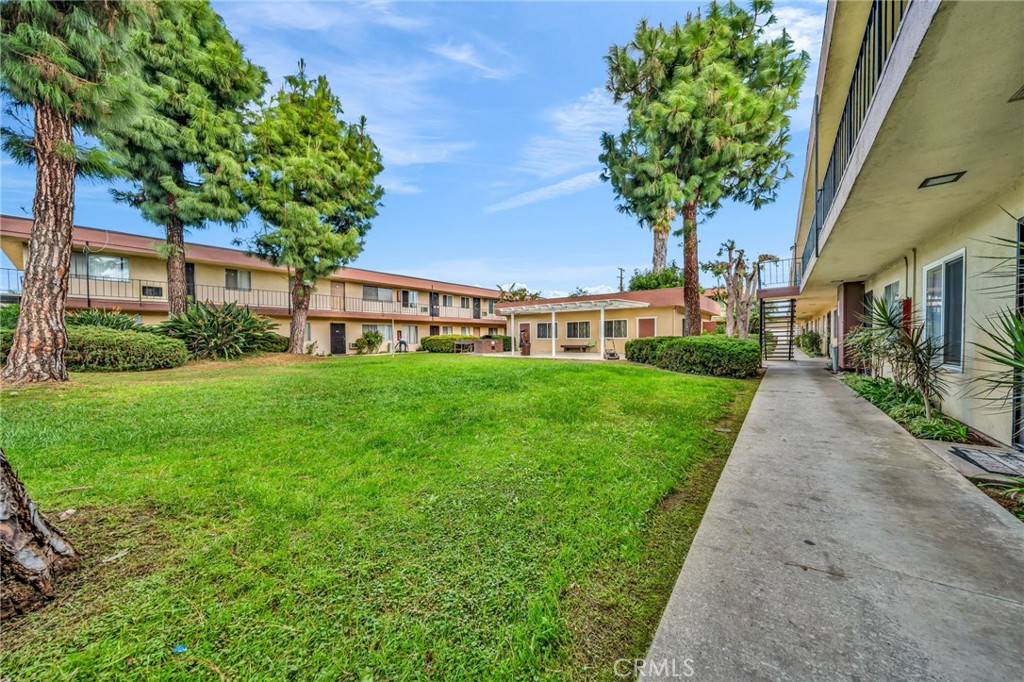 Clair Del Condos - Residential