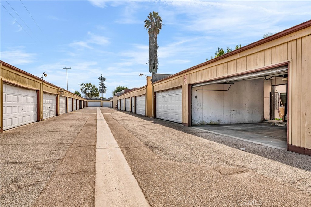 Clair Del Condos - Residential