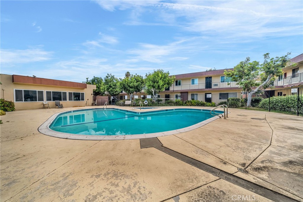 Clair Del Condos - Residential