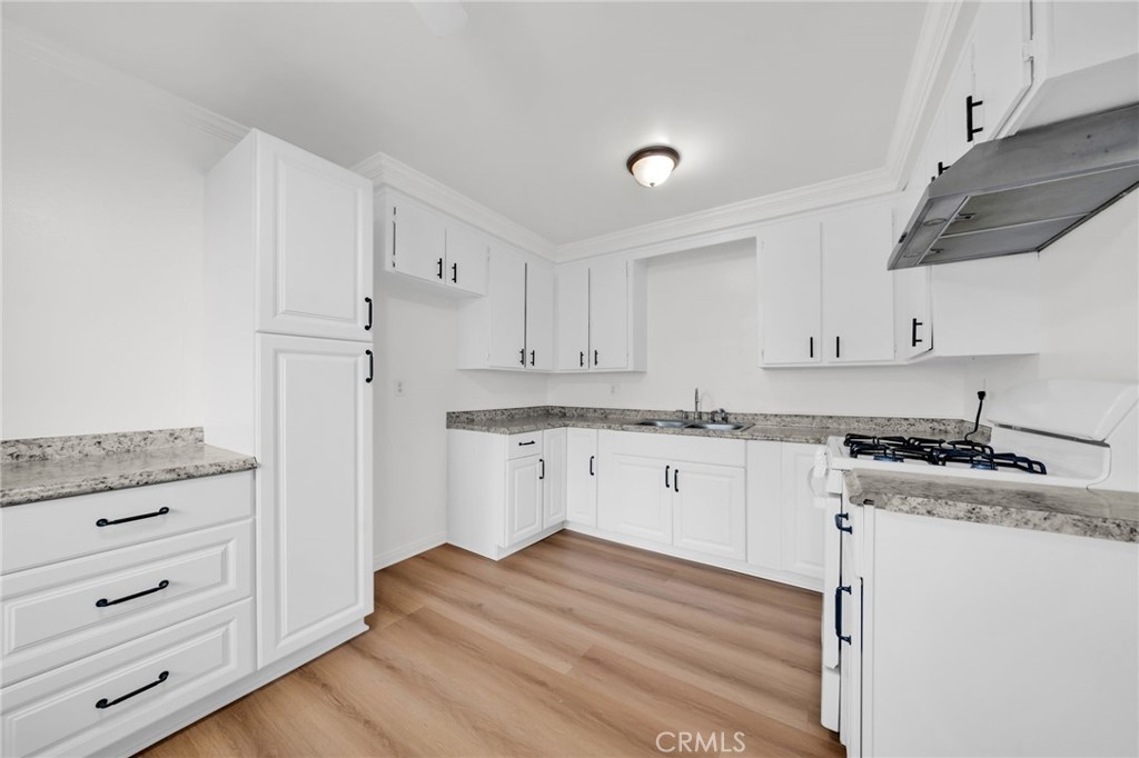 Clair Del Condos - Residential