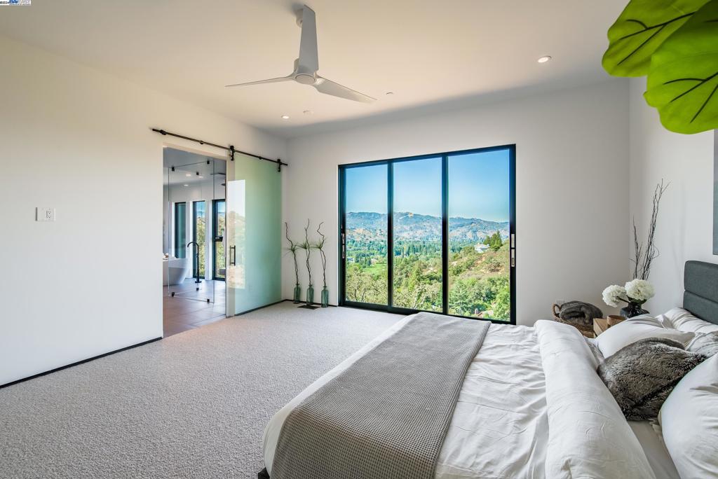 ROUNDHILL NORTH - Residential