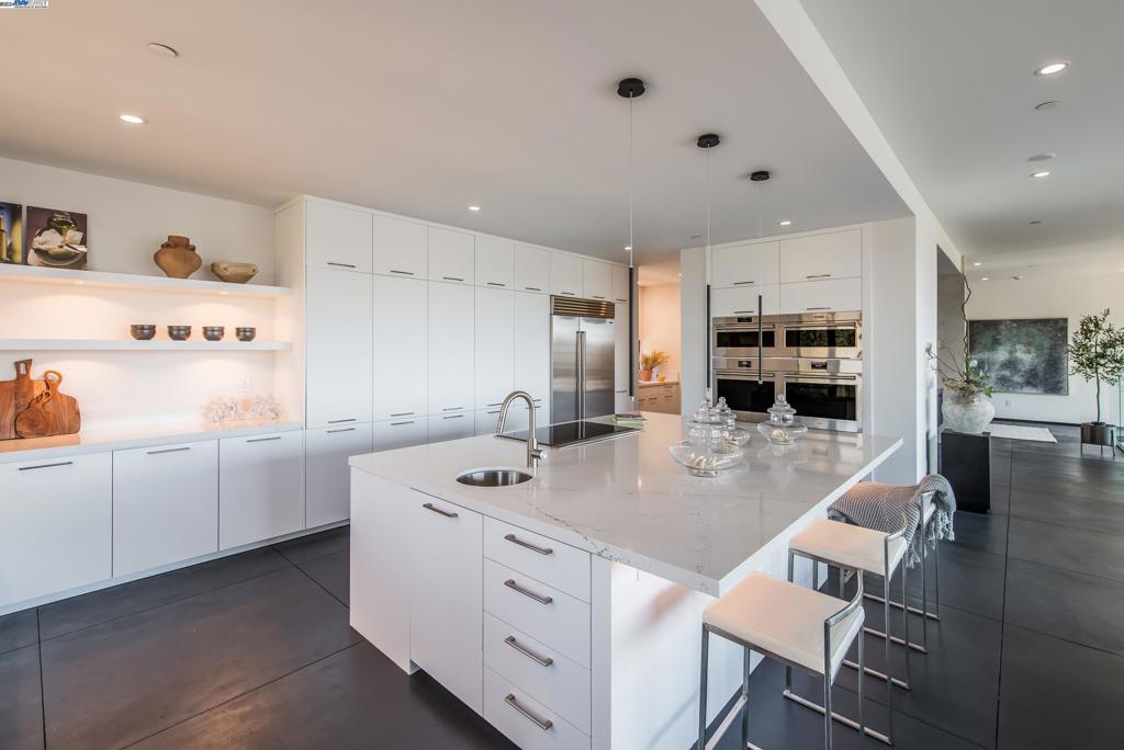 ROUNDHILL NORTH - Residential