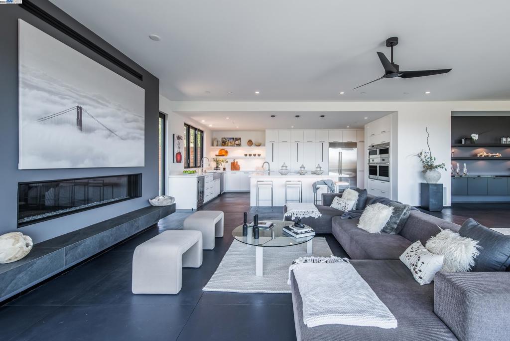 ROUNDHILL NORTH - Residential