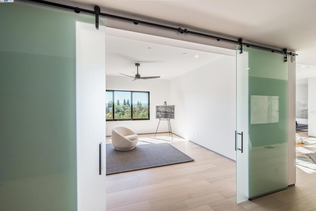 ROUNDHILL NORTH - Residential