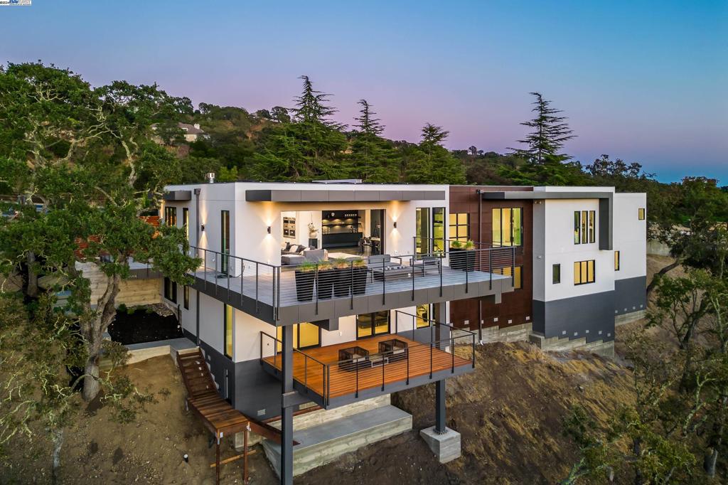 ROUNDHILL NORTH - Residential