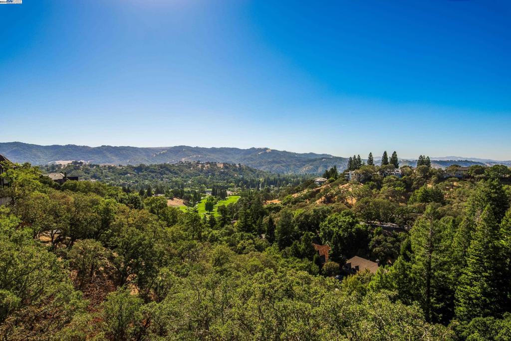 ROUNDHILL NORTH - Residential