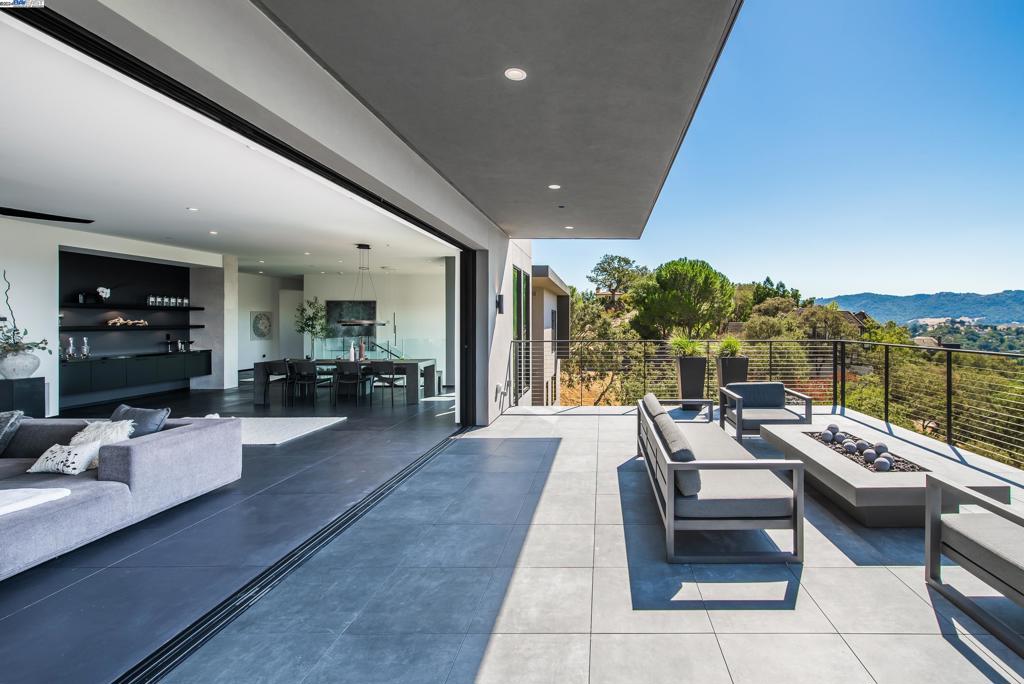 ROUNDHILL NORTH - Residential