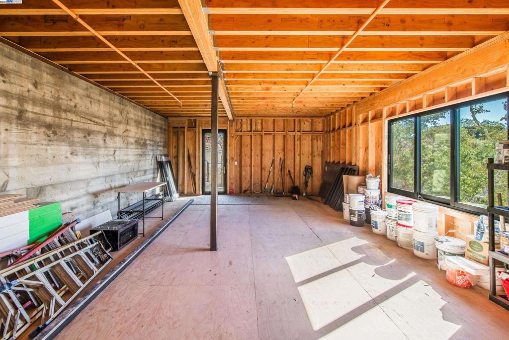 ROUNDHILL NORTH - Residential