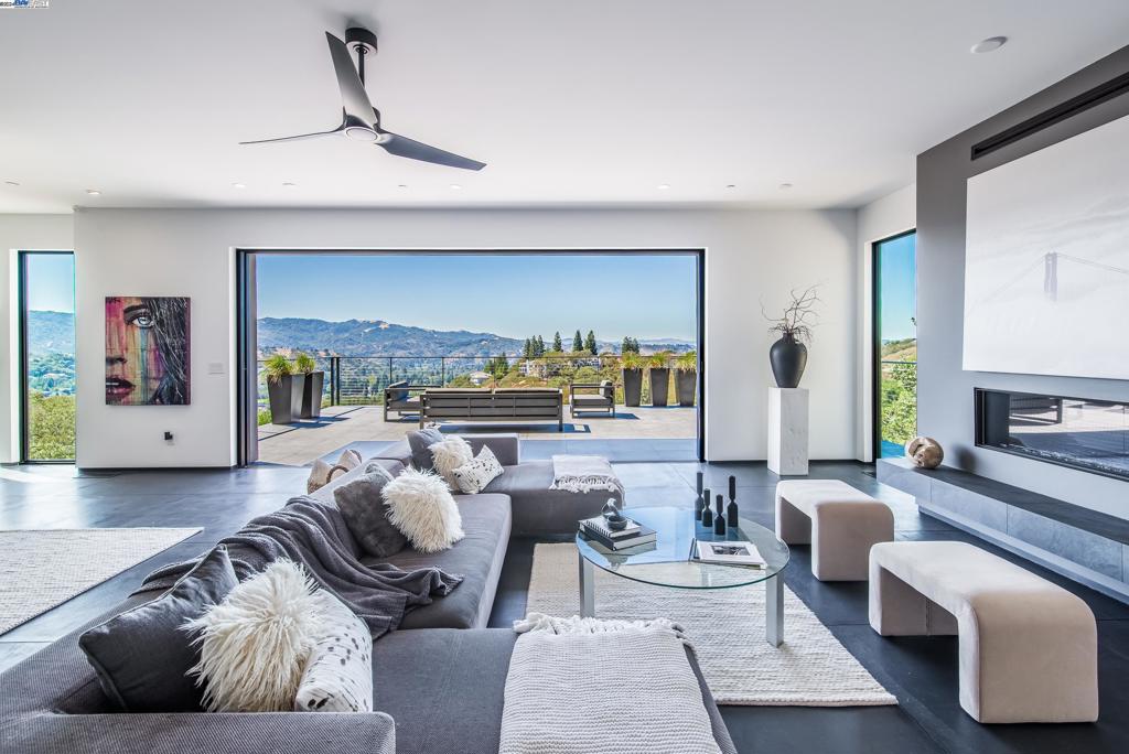 ROUNDHILL NORTH - Residential