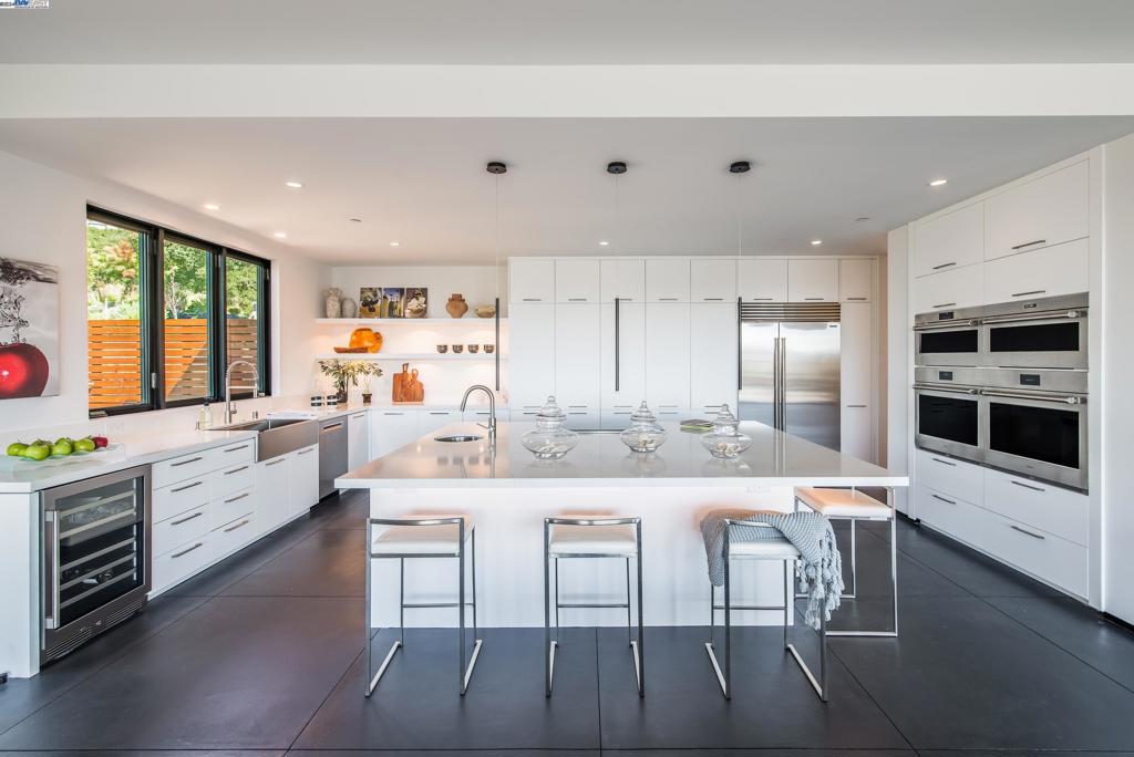 ROUNDHILL NORTH - Residential