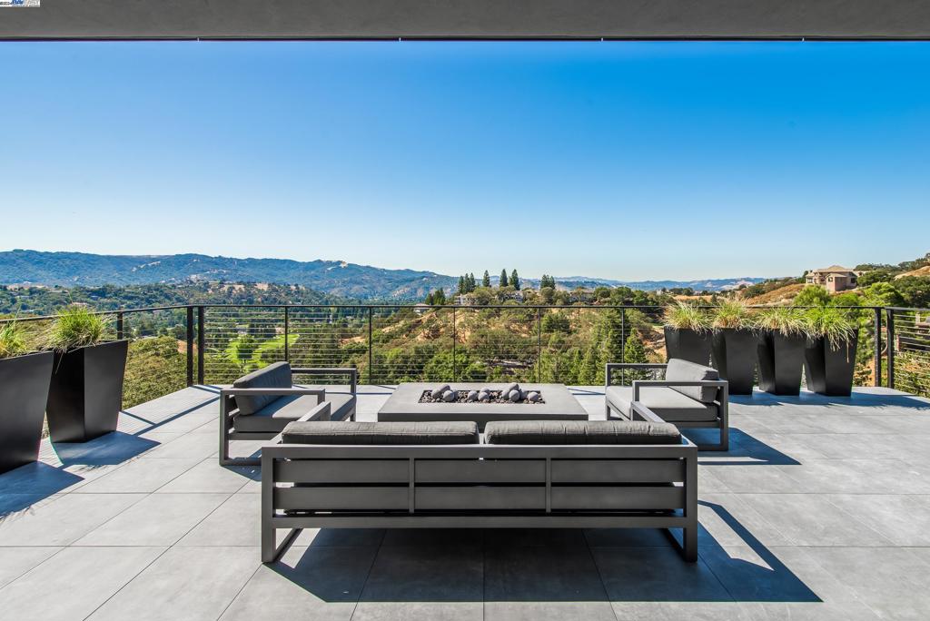 ROUNDHILL NORTH - Residential