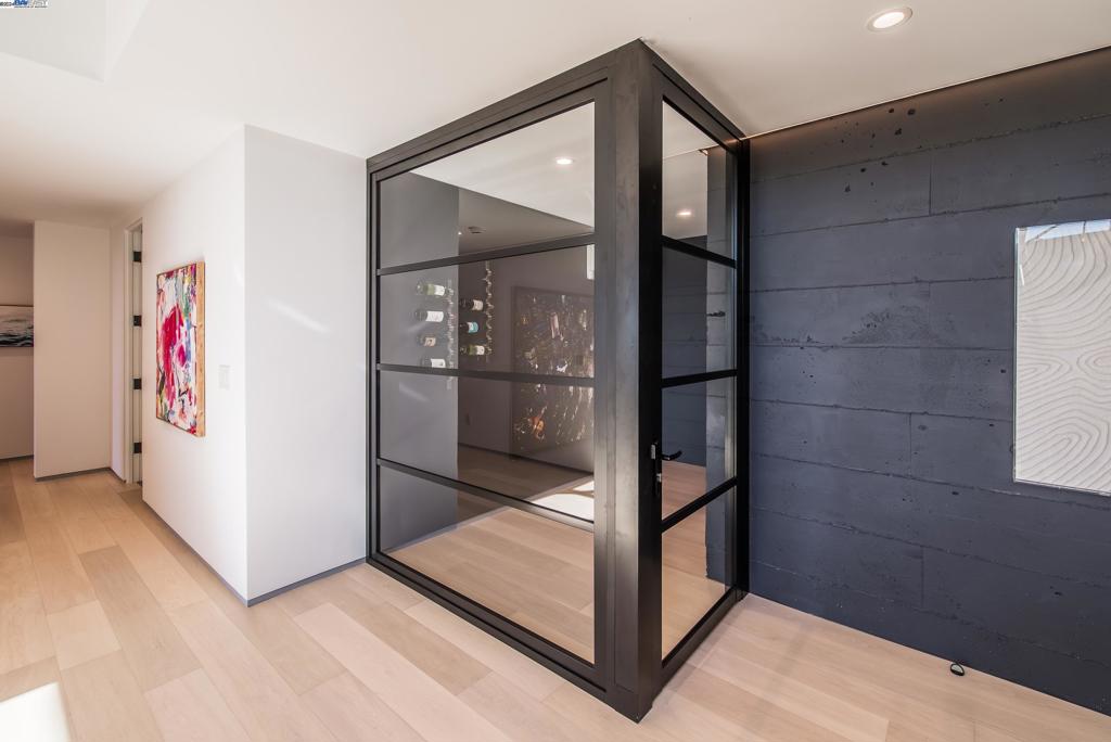 ROUNDHILL NORTH - Residential