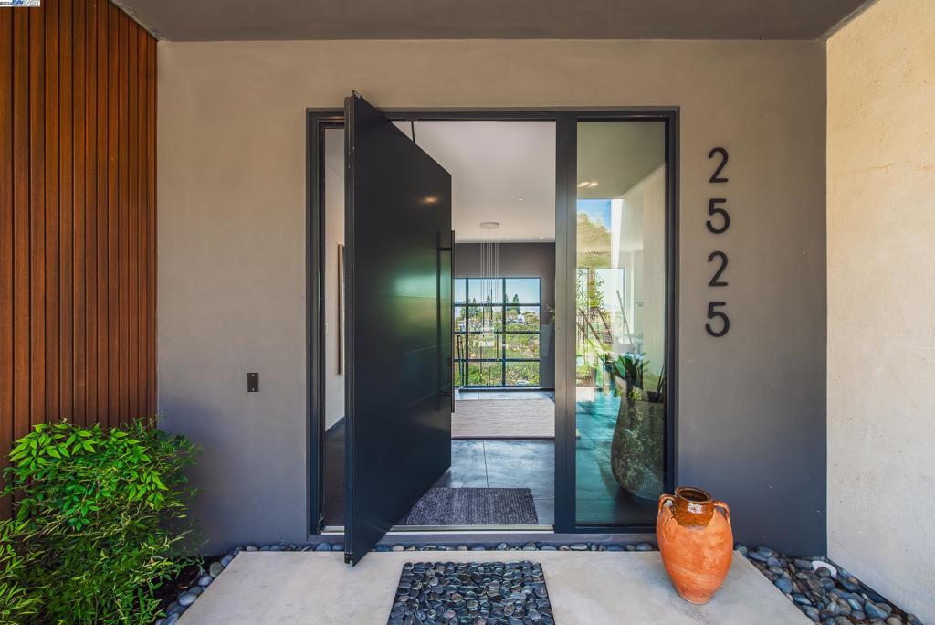 ROUNDHILL NORTH - Residential