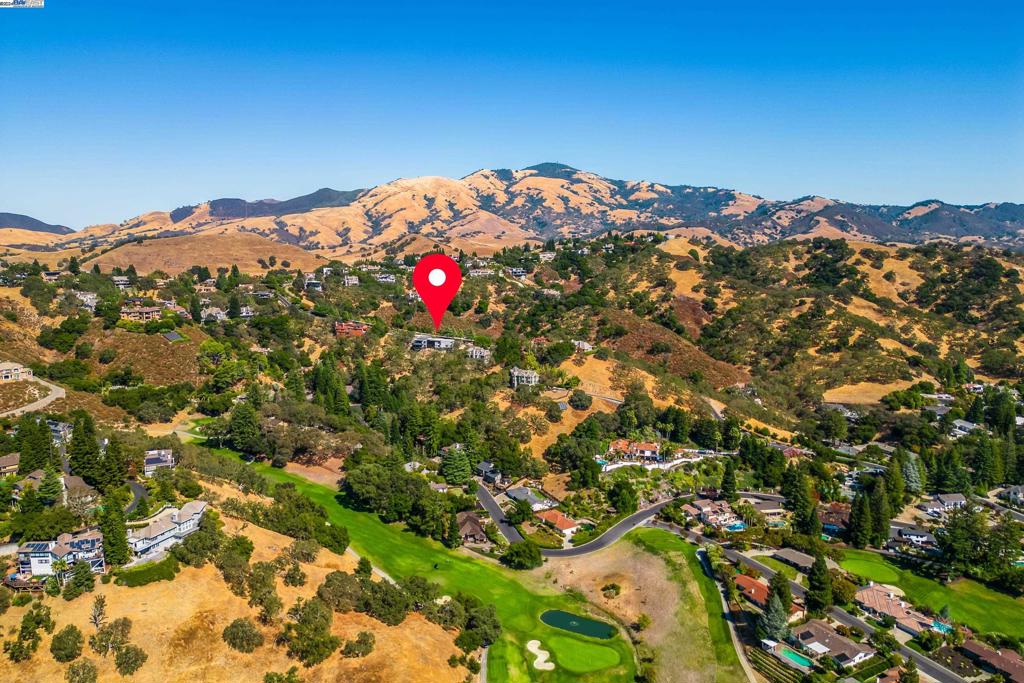 ROUNDHILL NORTH - Residential