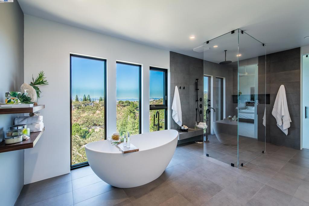 ROUNDHILL NORTH - Residential