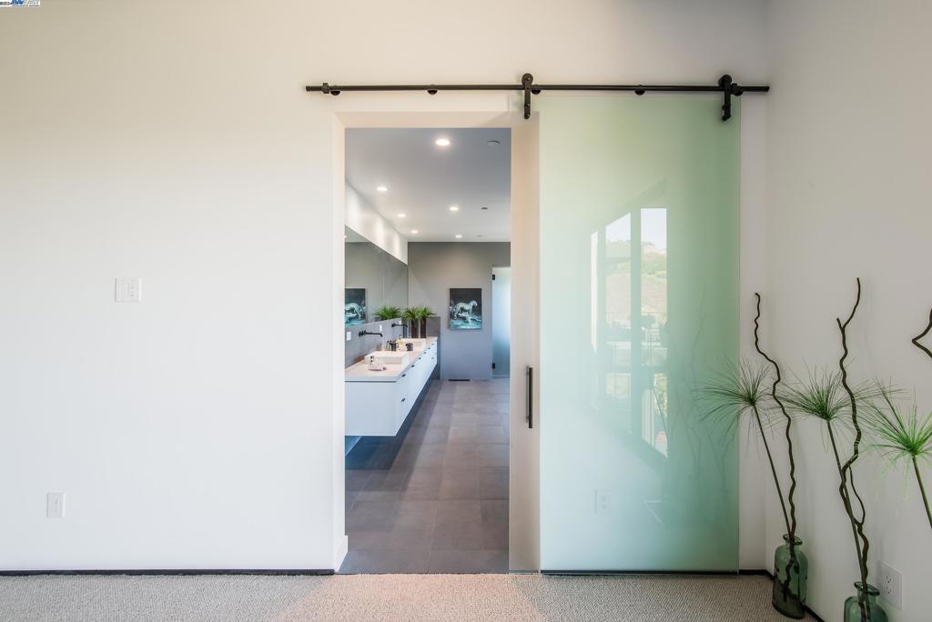 ROUNDHILL NORTH - Residential