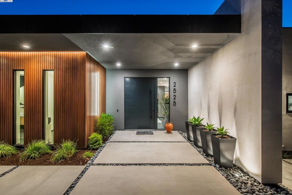 ROUNDHILL NORTH - Residential